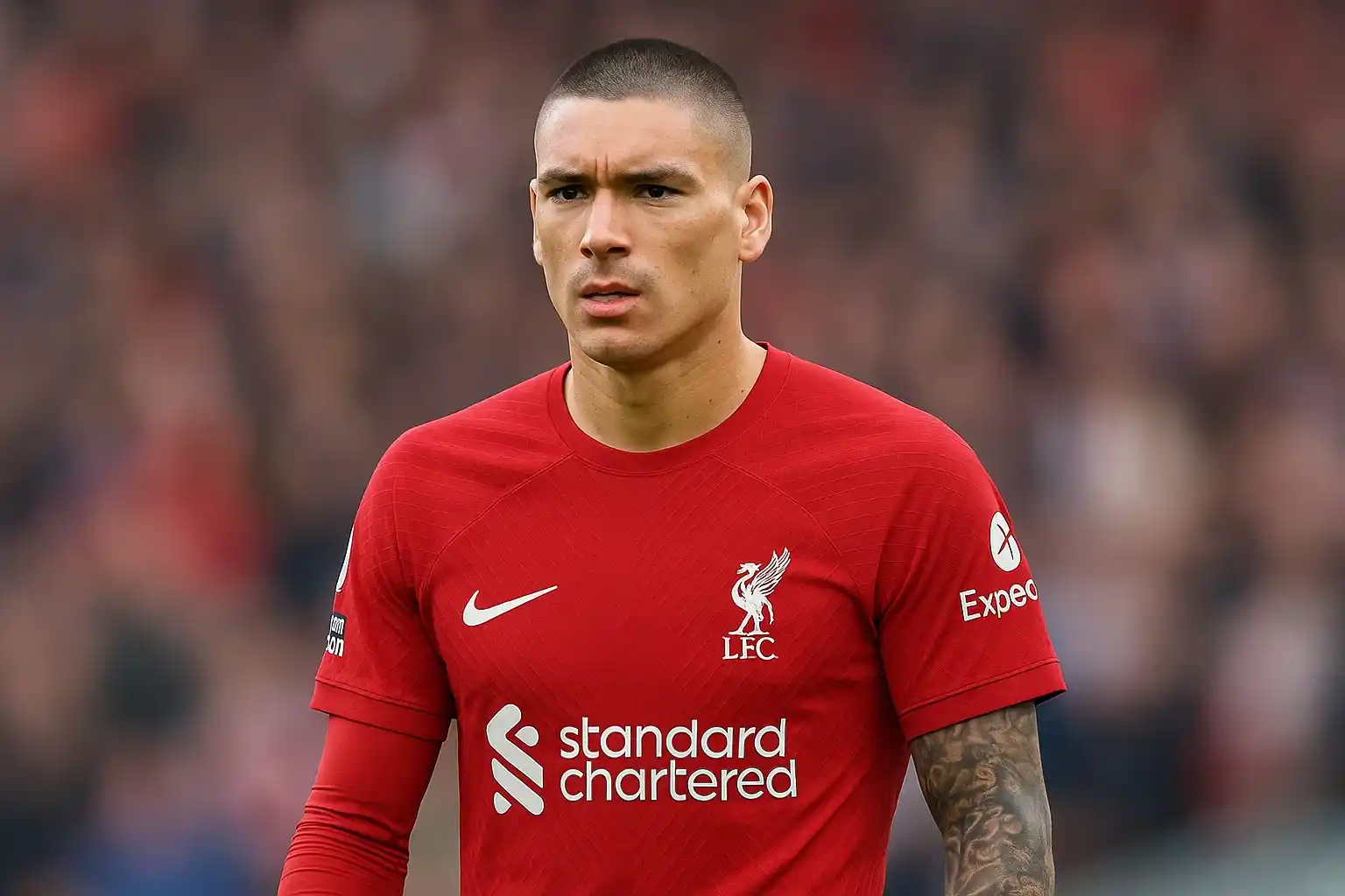 Darwin Nunez với diện mạo mới trên sân