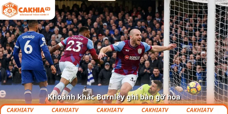 Khoảnh khắc Burnley ghi bàn gỡ hòa